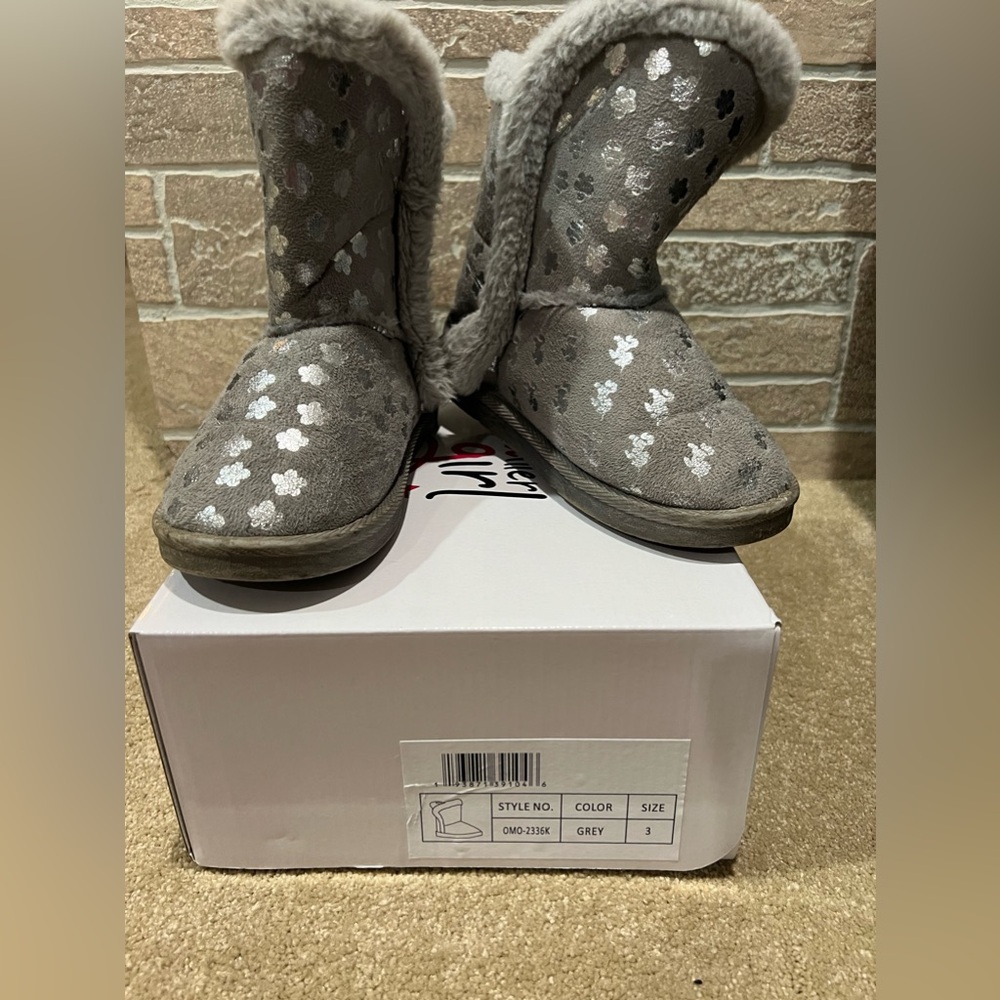Olivia Miller Brand Girl’s Size 3 Grey Faux Fur Winter Boots